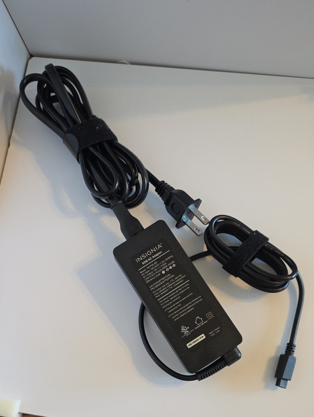 Insignia 65W AC Adapter, model number NS-PWL965 Multiple Changable Adapters